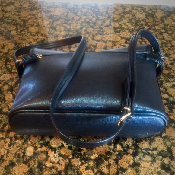 Liz Claiborne Nice Crossbody handbag . - Picture 8 of 8